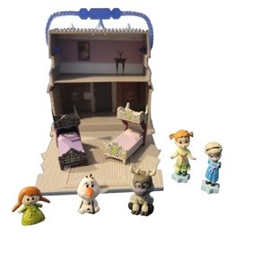 Disney Animators' Collection Arendelle Castle Surprise Feature Playset - Frozen